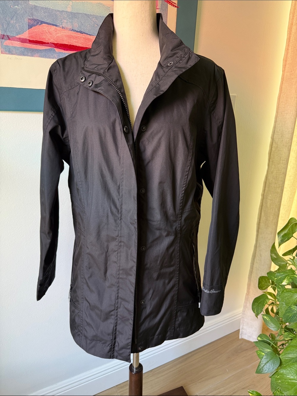 Eddie Bauer Women’s Lightweight Black Rain Jacket - Sleek Water-Resistant Coat